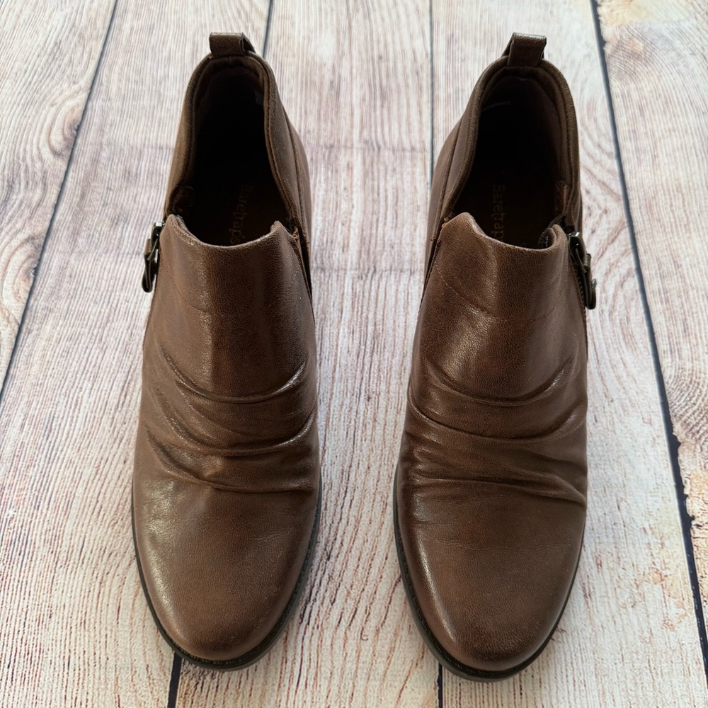 BareTraps Roper Zip Up Round Almond Toe Block Heel Brown Ankle Booties - Picture 2 of 11